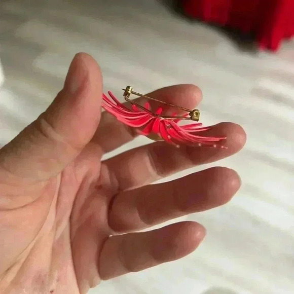 4/$100  Pink neon flower pedal 1960 vintage brooch - Picture 5 of 6